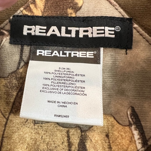 Realtree Camouflage Jacket with Red Accents - Picture 10 of 12